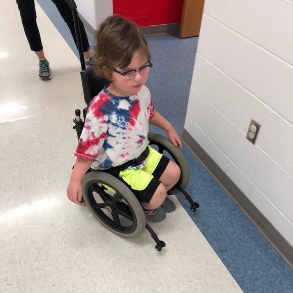 Meet your Posher, Kara! I love offers! - Picture 4 of 5